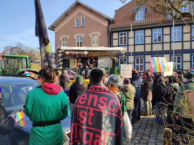 Menschen auf der AntiAFD-Demo in Dannenberg am 8.2.2025 